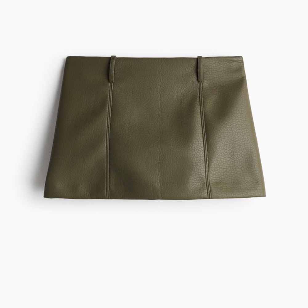 H&M Khaki Green A-Line Mini Skirt
Never worn, NWT
Size 4